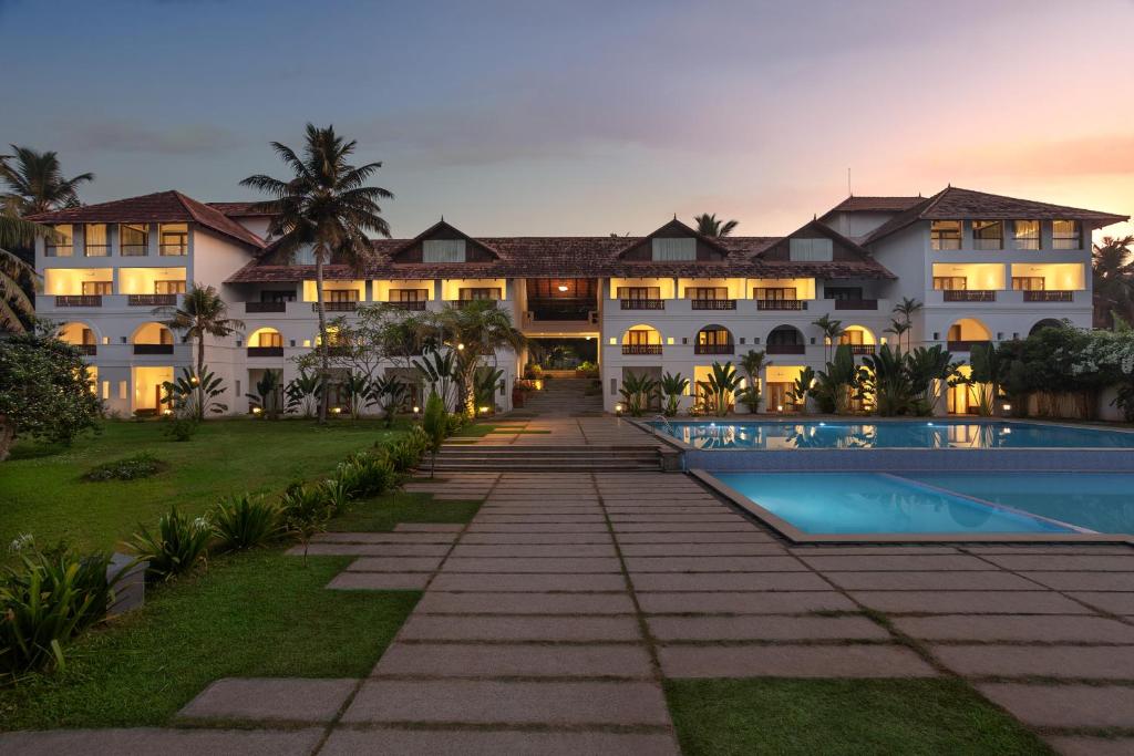 Estuary Sarovar Premiere Poovar